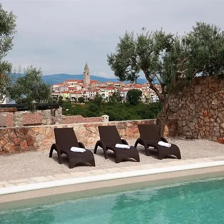 Pinia Villa *