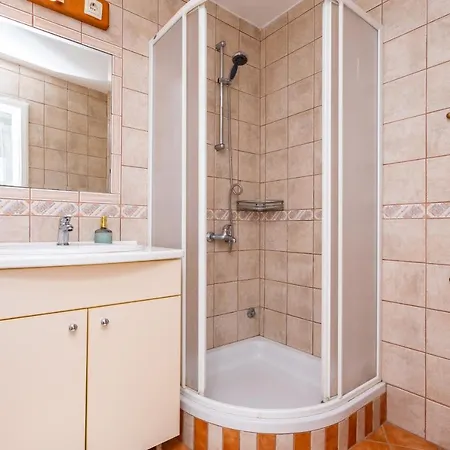 Pinia Villa Vrbnik (Primorje-Gorski Kotar)