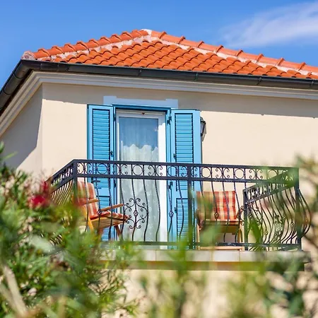 Pinia Villa Vrbnik (Primorje-Gorski Kotar)