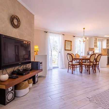 Pinia Vrbnik (Primorje-Gorski Kotar)