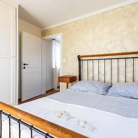 Pinia Villa *