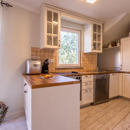 Pinia * Vrbnik (Primorje-Gorski Kotar)