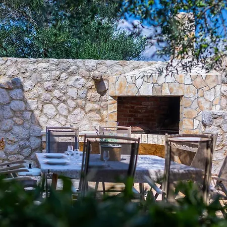 Pinia * Vrbnik (Primorje-Gorski Kotar)