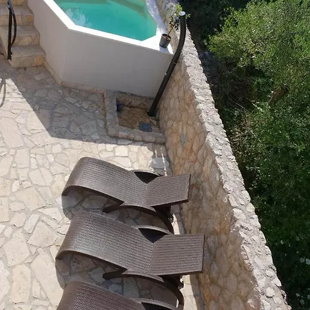 Pinia * Vrbnik (Primorje-Gorski Kotar)