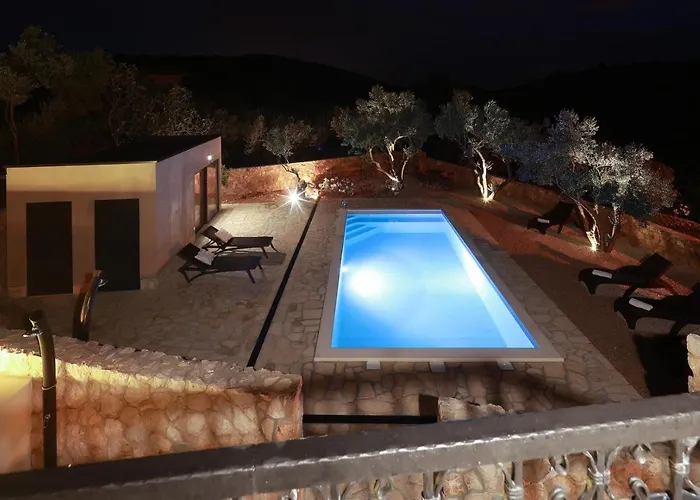 Villa Pinia Vrbnik (Primorje-Gorski Kotar)