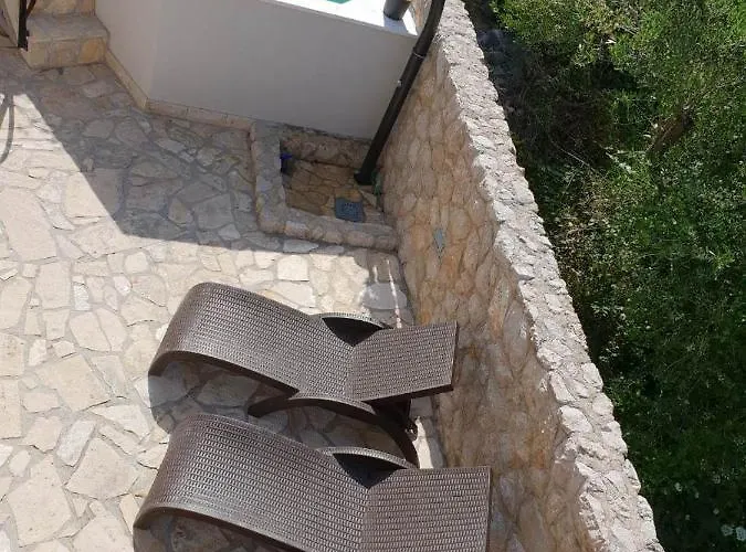 Pinia * Vrbnik (Primorje-Gorski Kotar)